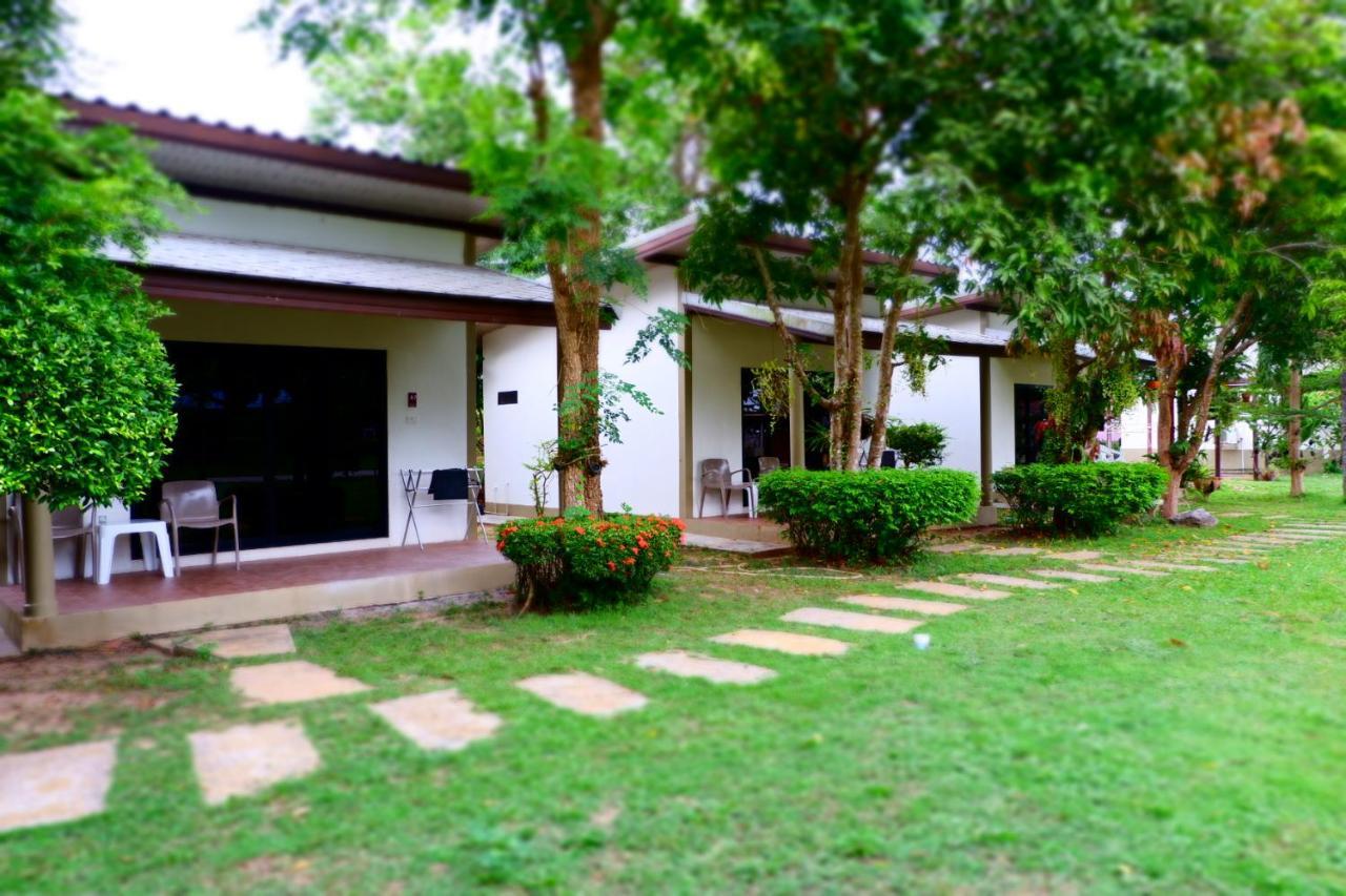 Saphli Villa Чумфон Екстериор снимка